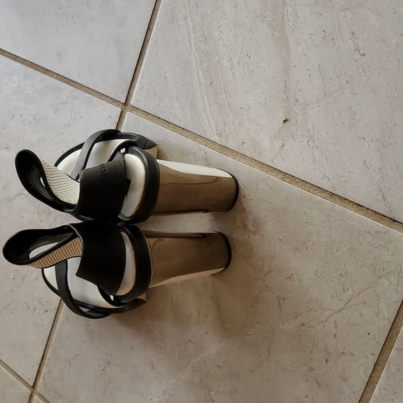 Bcbgmaxaria sandals heel 4.5 brand new size⁰ 7.5 B - Picture 3 of 4